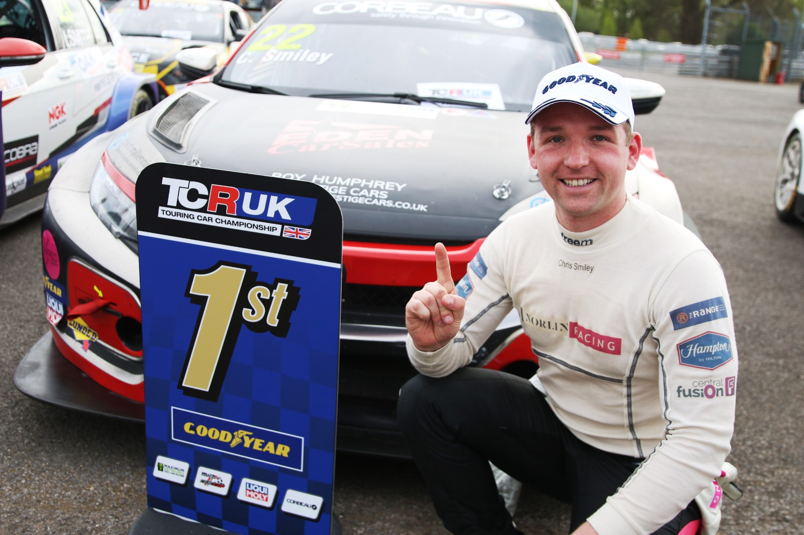 Smiley wins TCR UK season opener - TCR UK