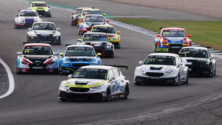 Boardley and Hutchison take victories during dramatic Silverstone weekend